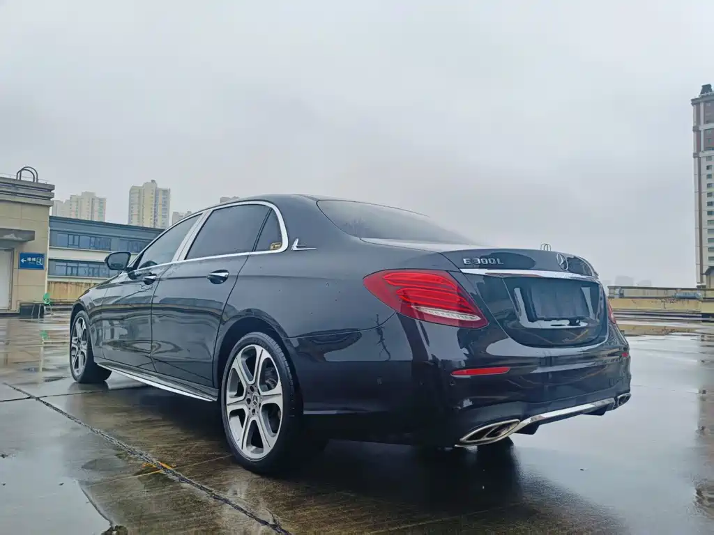 Mercedes-Benz E-Class — миниатюра 7