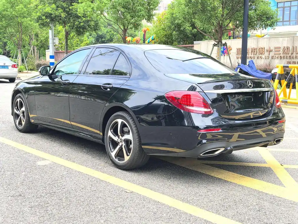 Mercedes-Benz E-Class — миниатюра 7