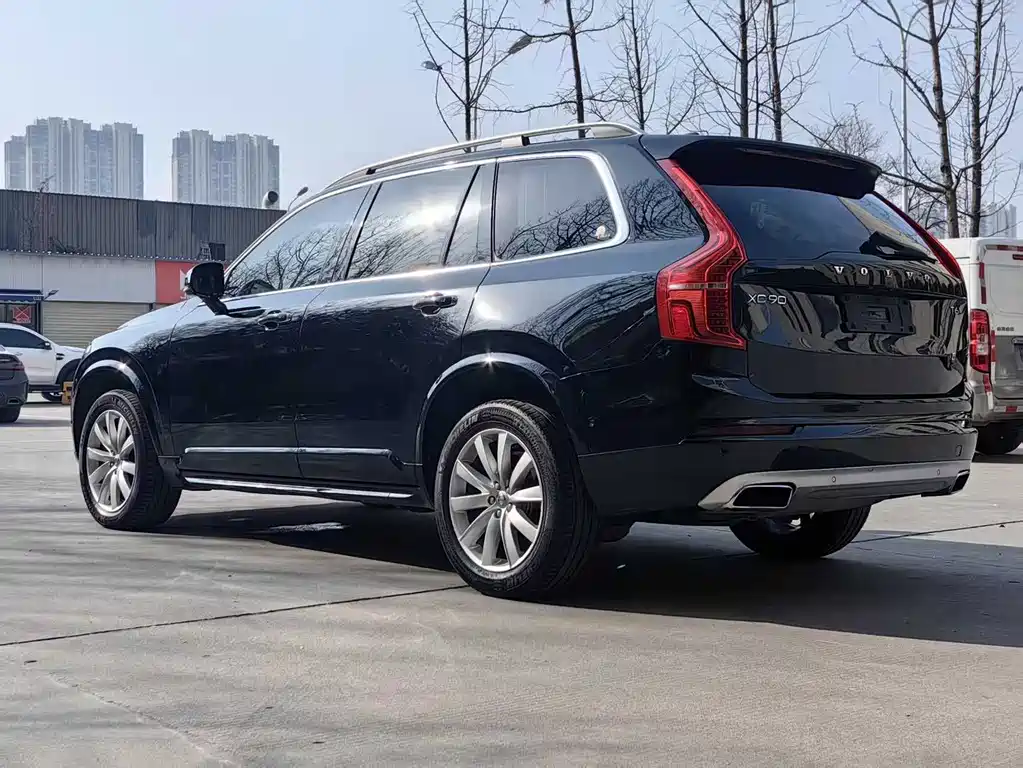 Volvo XC90 2015 T6 7 мест