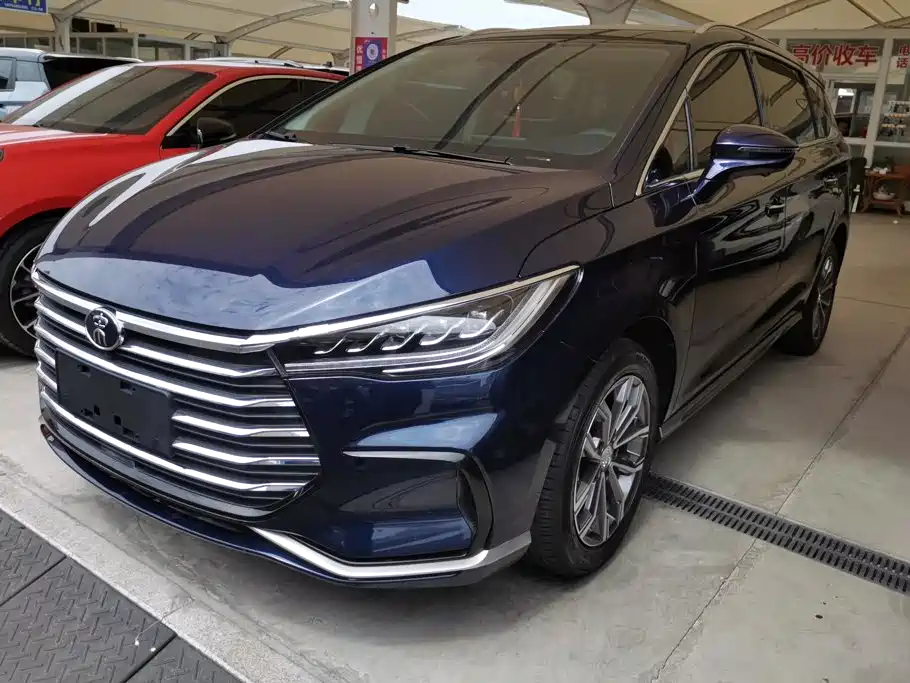 BYD MAX