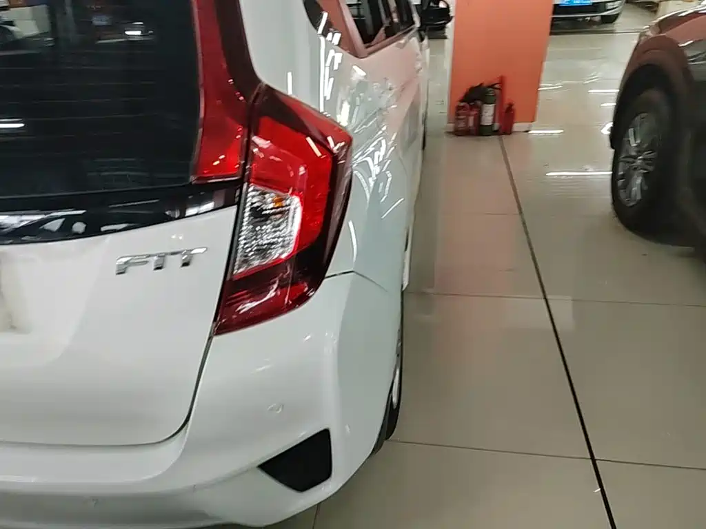 Honda Fit — миниатюра 8