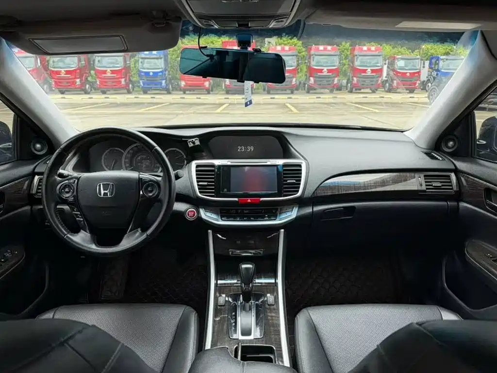 Honda Accord — миниатюра 8