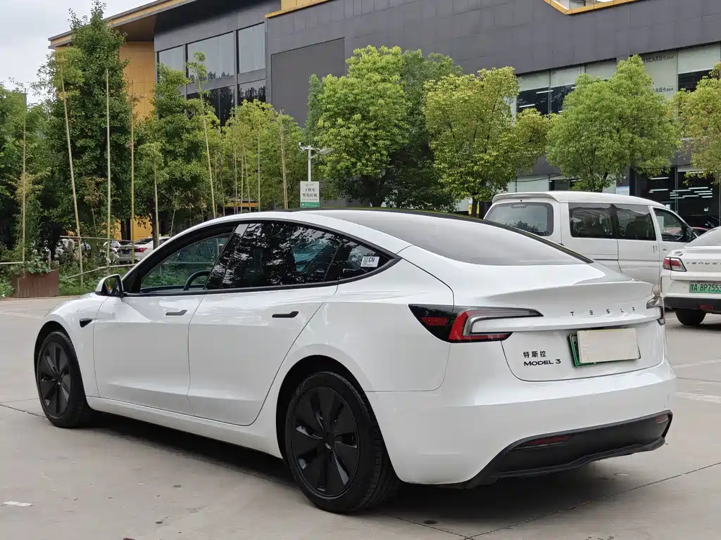 Tesla Model 3 — миниатюра 14