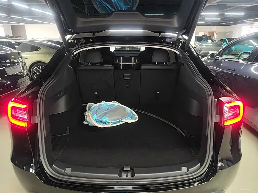 Tesla Model Y — миниатюра 19