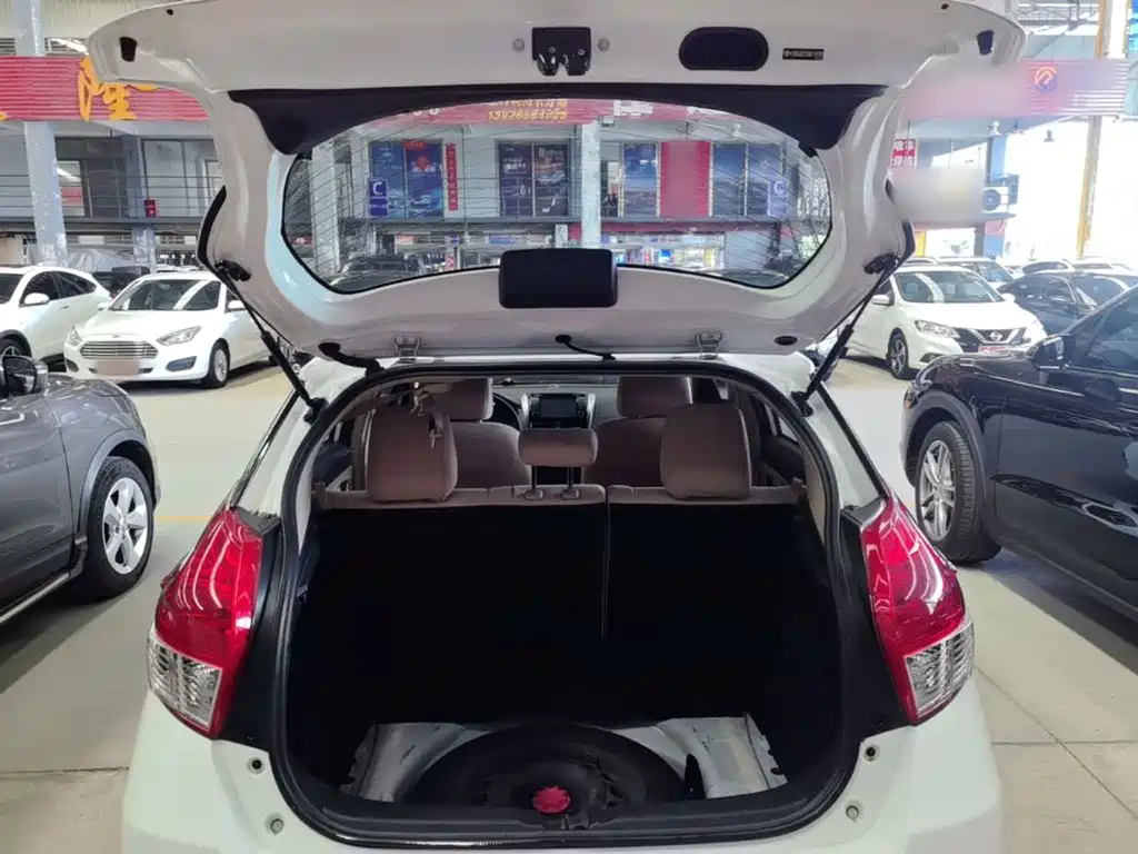 Toyota Yaris L — миниатюра 19