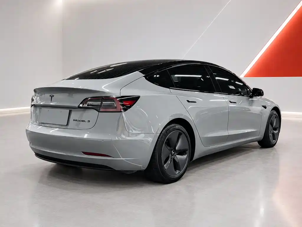 Tesla Model 3 — миниатюра 6
