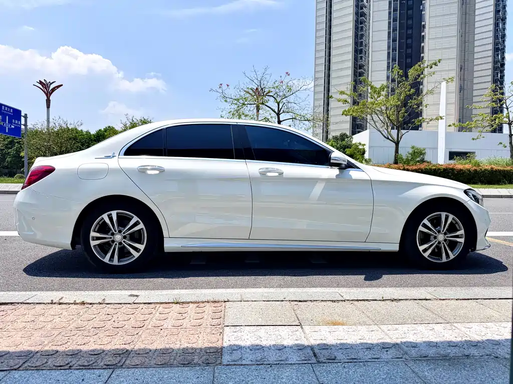 Mercedes-Benz C-Class — миниатюра 4