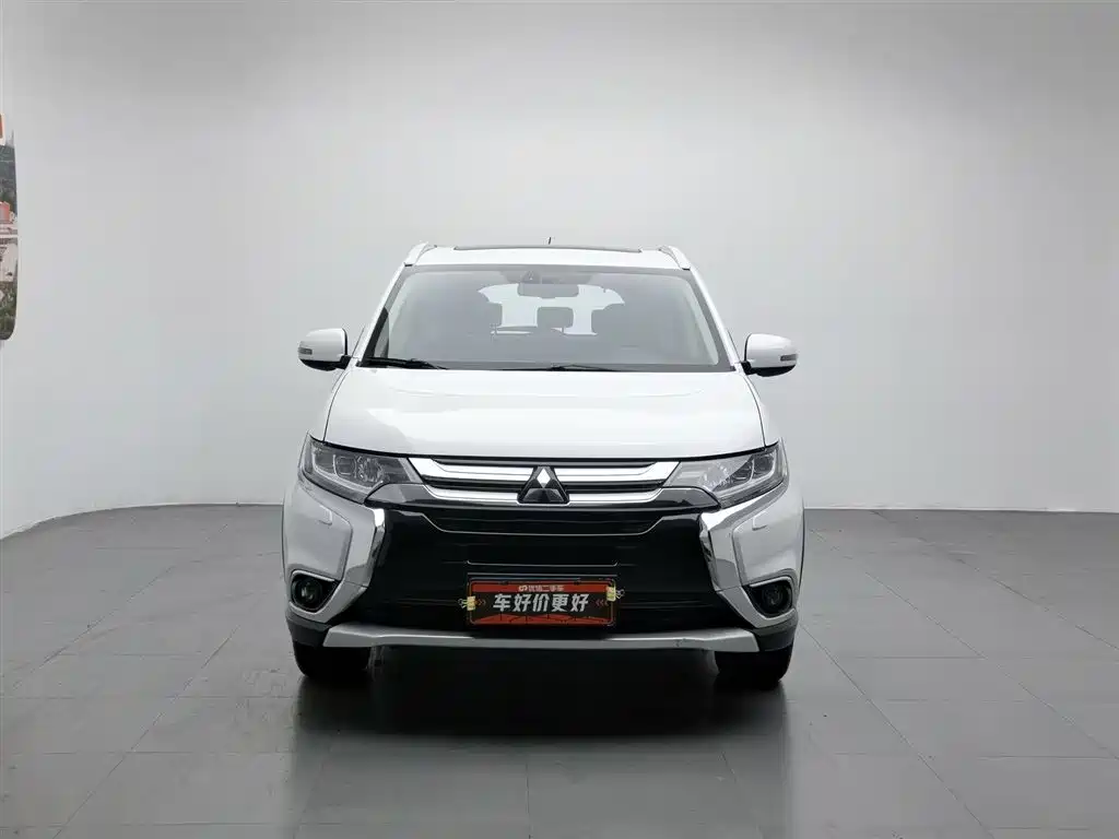 Mitsubishi Outlander 2016 2.4L Elite 5 мест