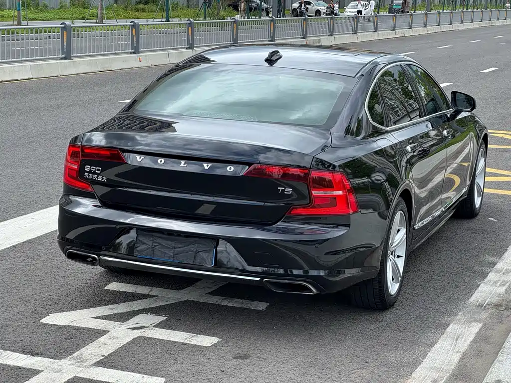 Volvo S90 — миниатюра 17