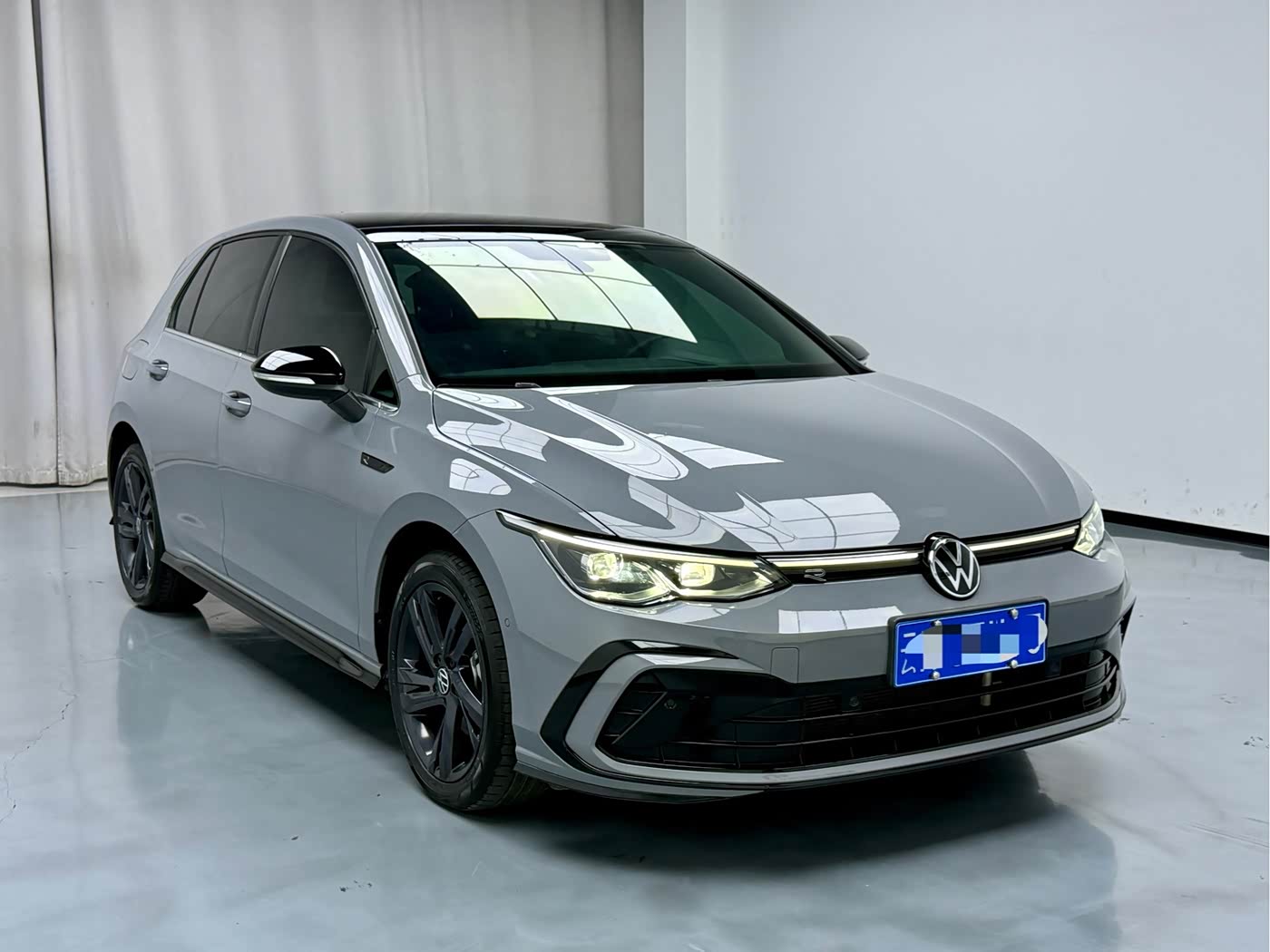 Volkswagen Golf 1.4 л 2023 г. Серебристо-серый, пробег 19000 км