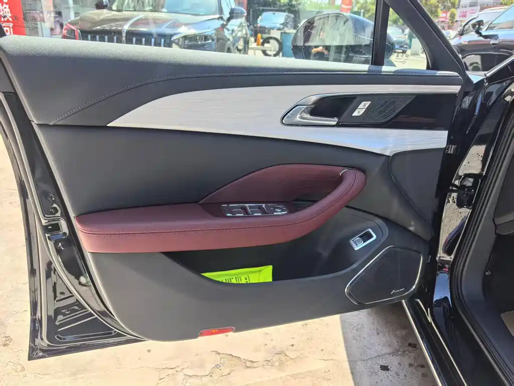 Hongqi Hongqi H5 — миниатюра 18