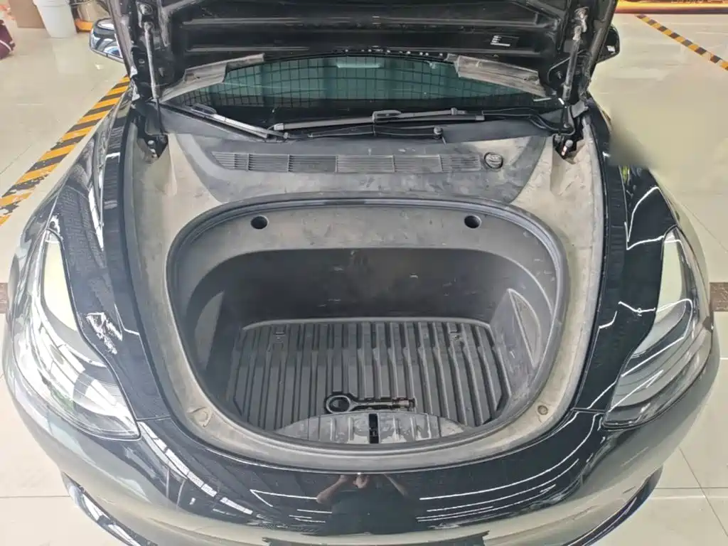 Tesla Model 3 — миниатюра 20