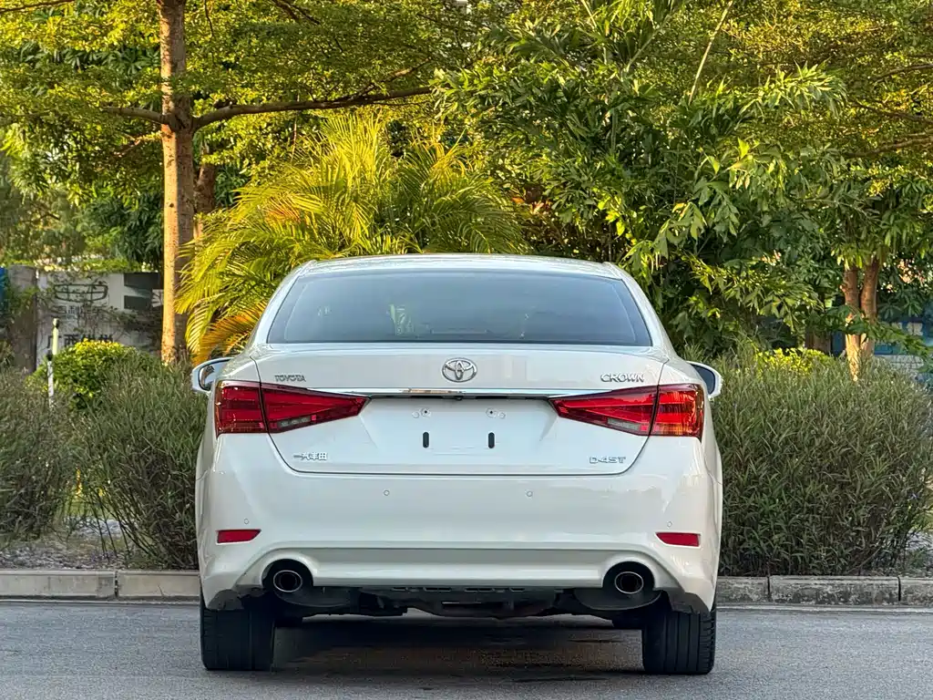 Toyota Crown — миниатюра 5