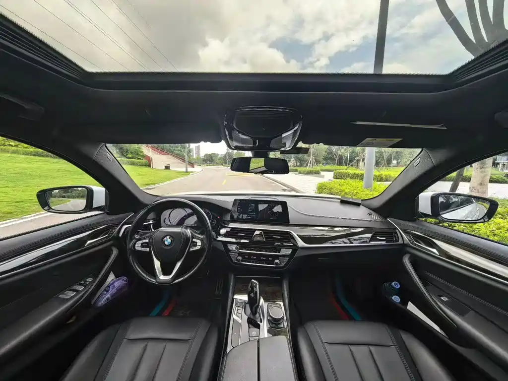 BMW 5 Series — миниатюра 6