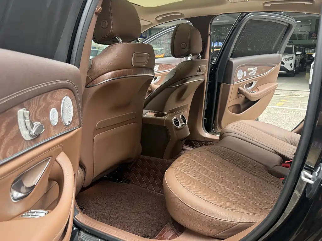 Mercedes-Benz E-Class — миниатюра 16