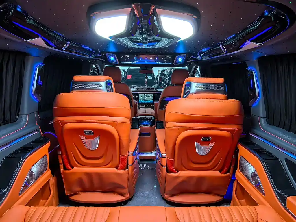 Mercedes-Benz Vito 2023 2.0T Elite 7 мест