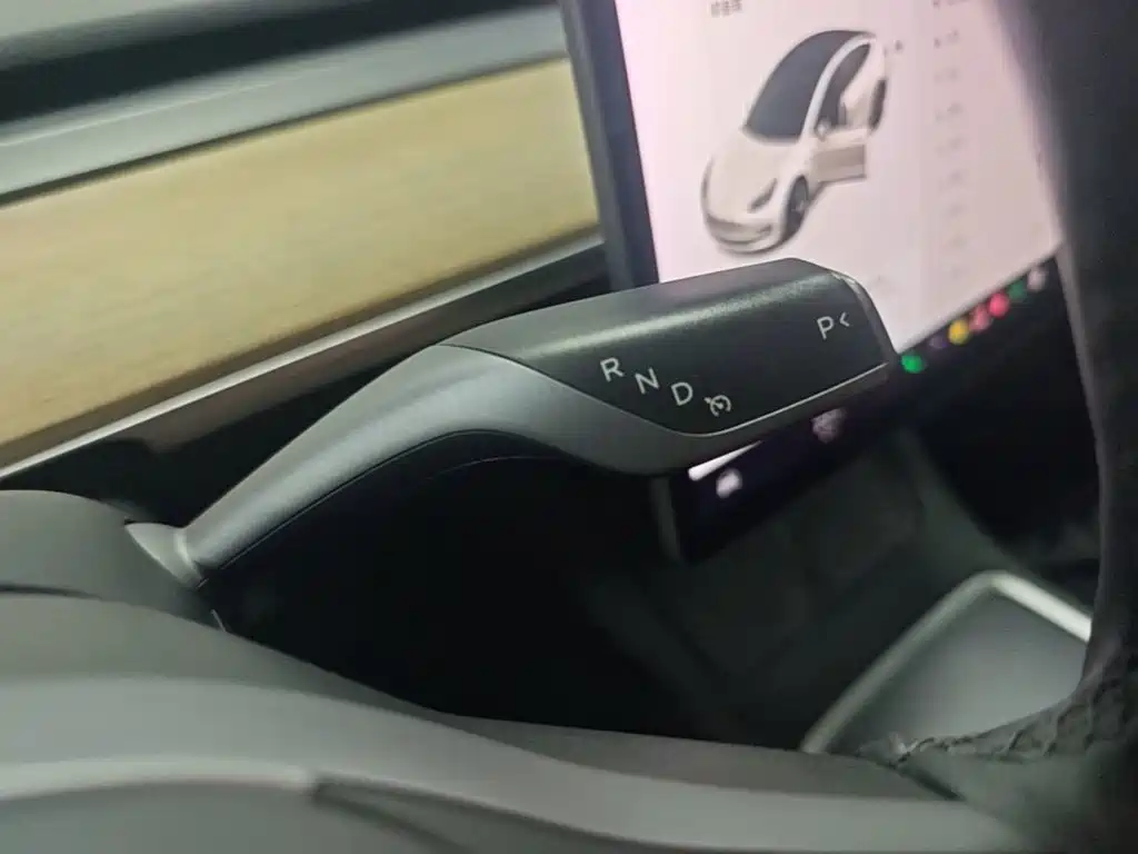 Tesla Model 3 — миниатюра 14