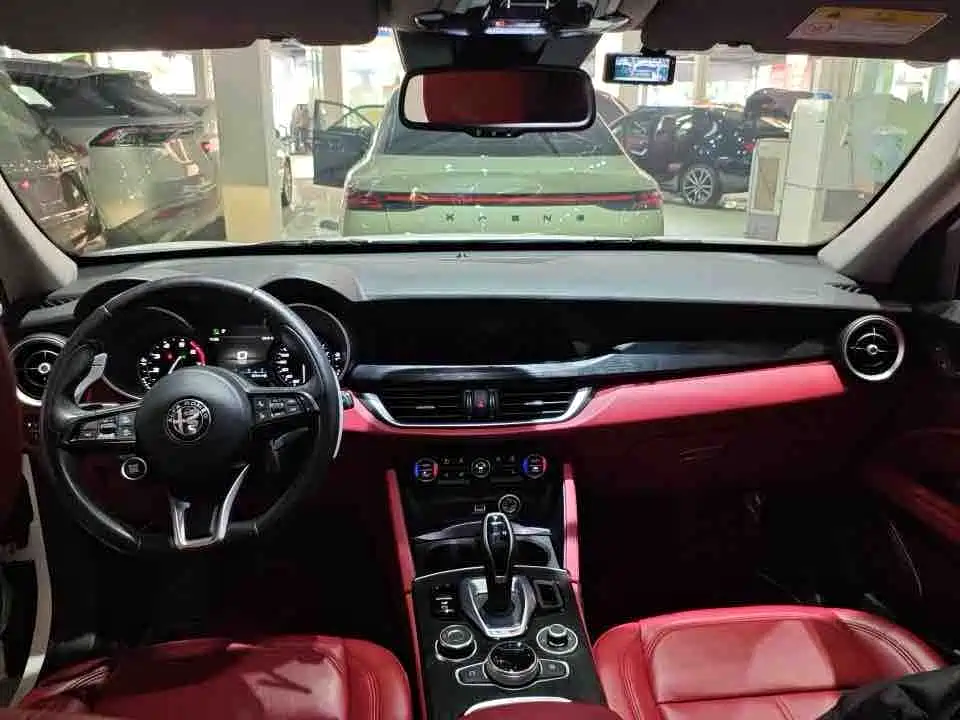 Alfa Romeo Stelvio — миниатюра 8