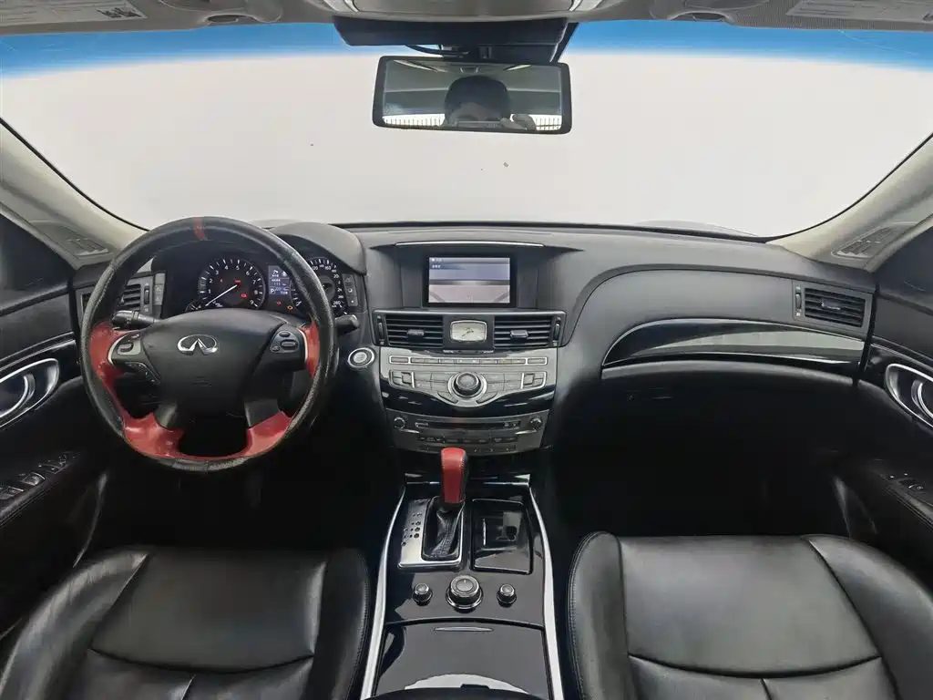 INFINITI Q70