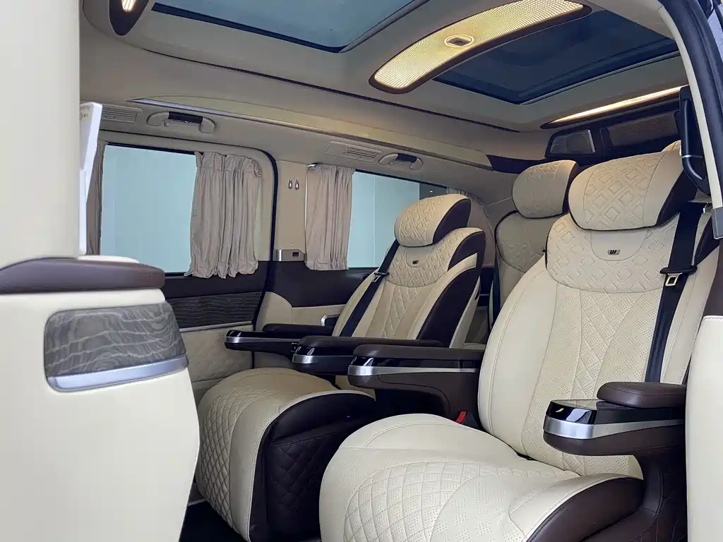 Mercedes-Benz V-Class — миниатюра 19