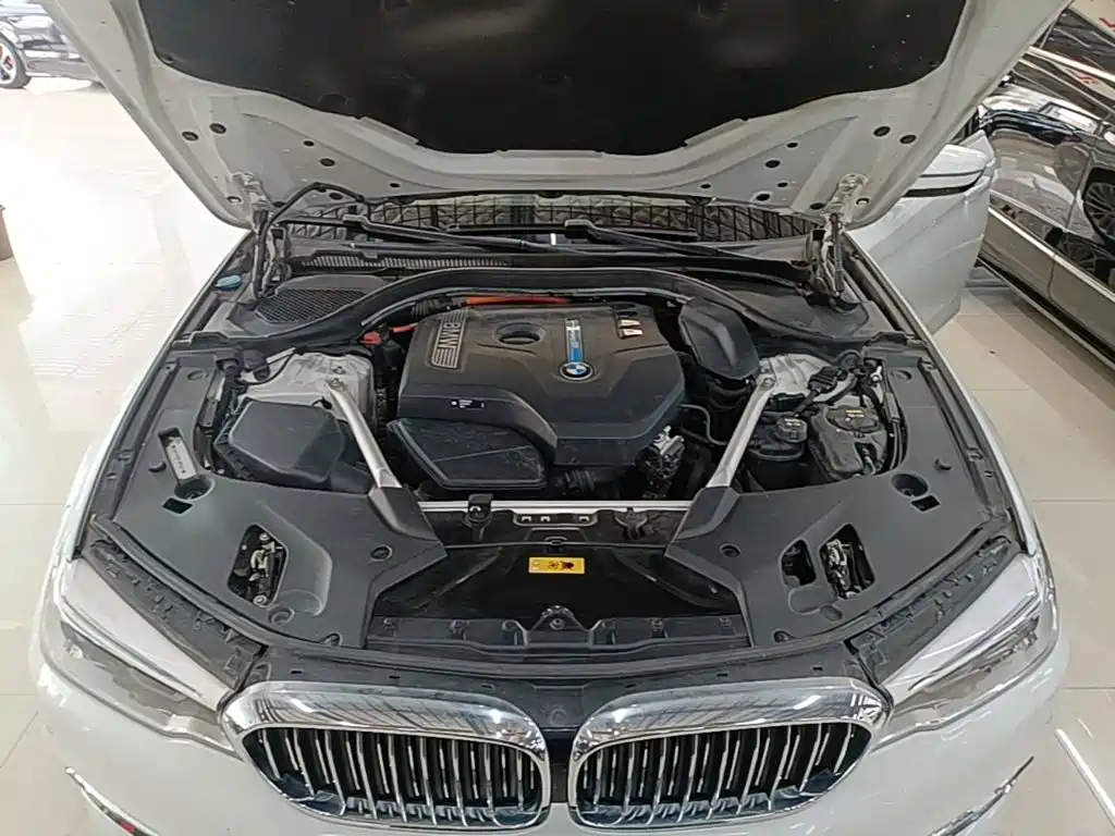 BMW 5 Series New Energy — миниатюра 20