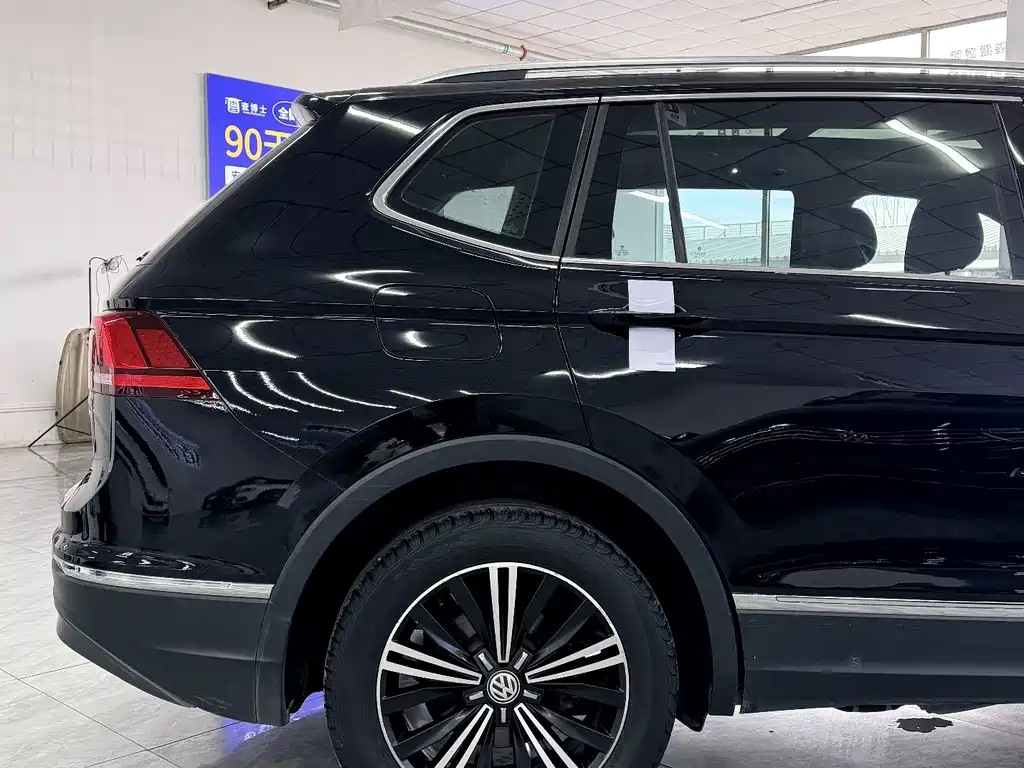 Volkswagen Tiguan L L 2019 330TSI AT Comfort VI