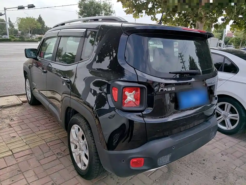 Jeep Renegade — миниатюра 5