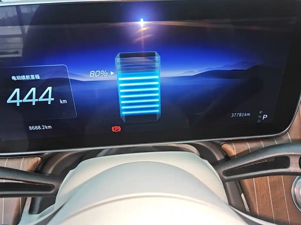 Mercedes-Benz EQE SUV 2023 — фото 11