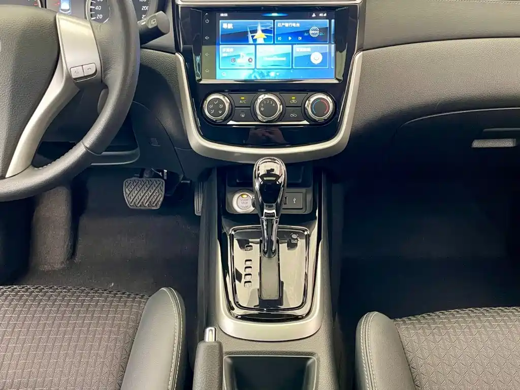 Nissan Tiida — миниатюра 9