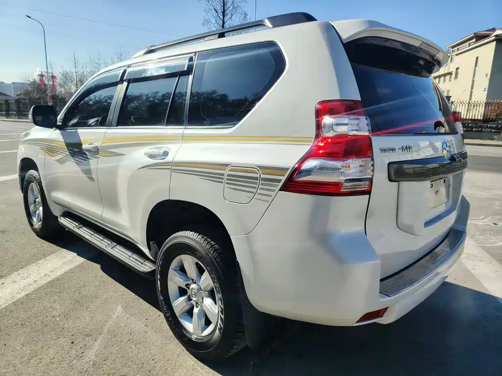 TOYOTA PRADO