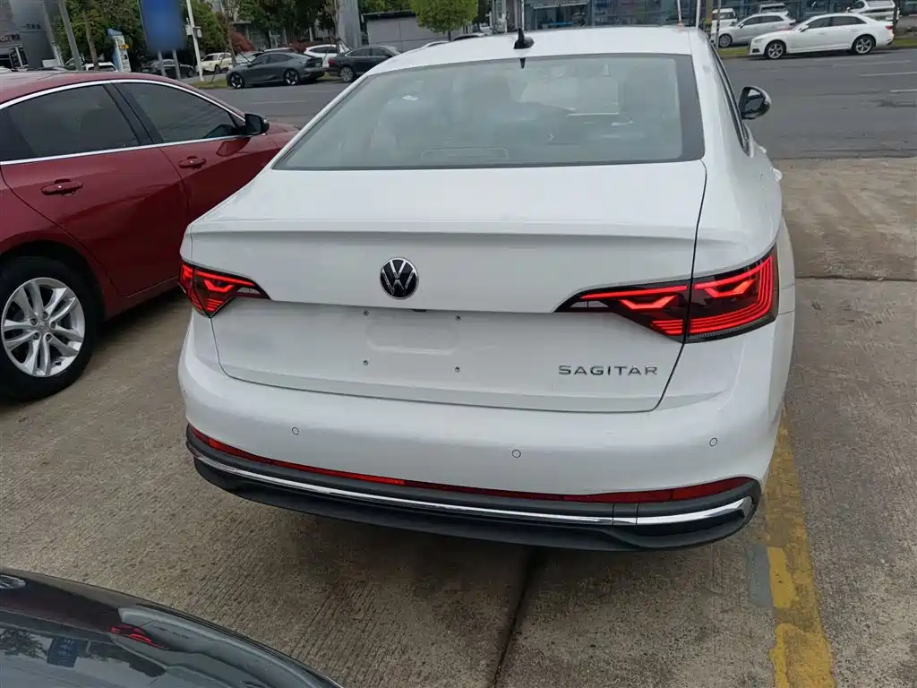 Volkswagen Sagitar 2025 200TSI DSG