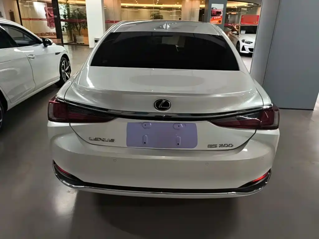 Lexus ES — миниатюра 6