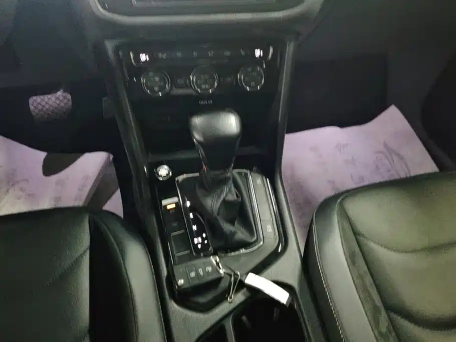 Volkswagen Tiguan L — миниатюра 16