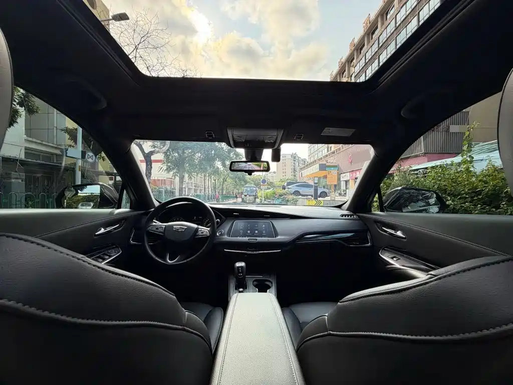 Cadillac XT4 — миниатюра 6