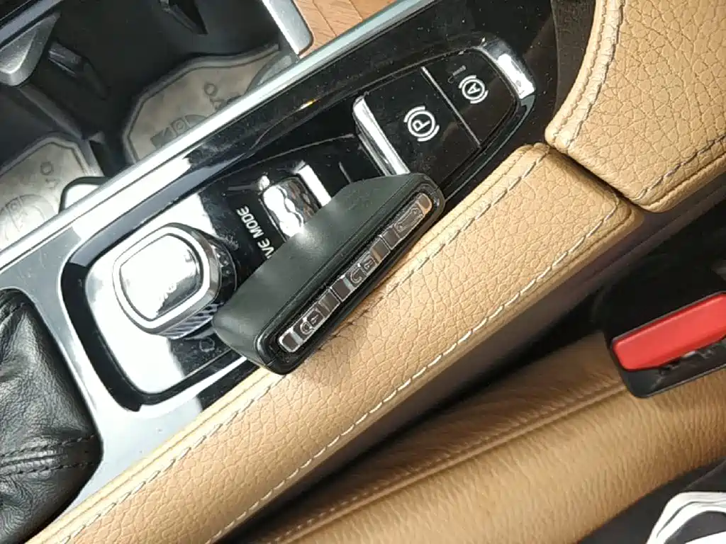 Volvo XC90 — миниатюра 9