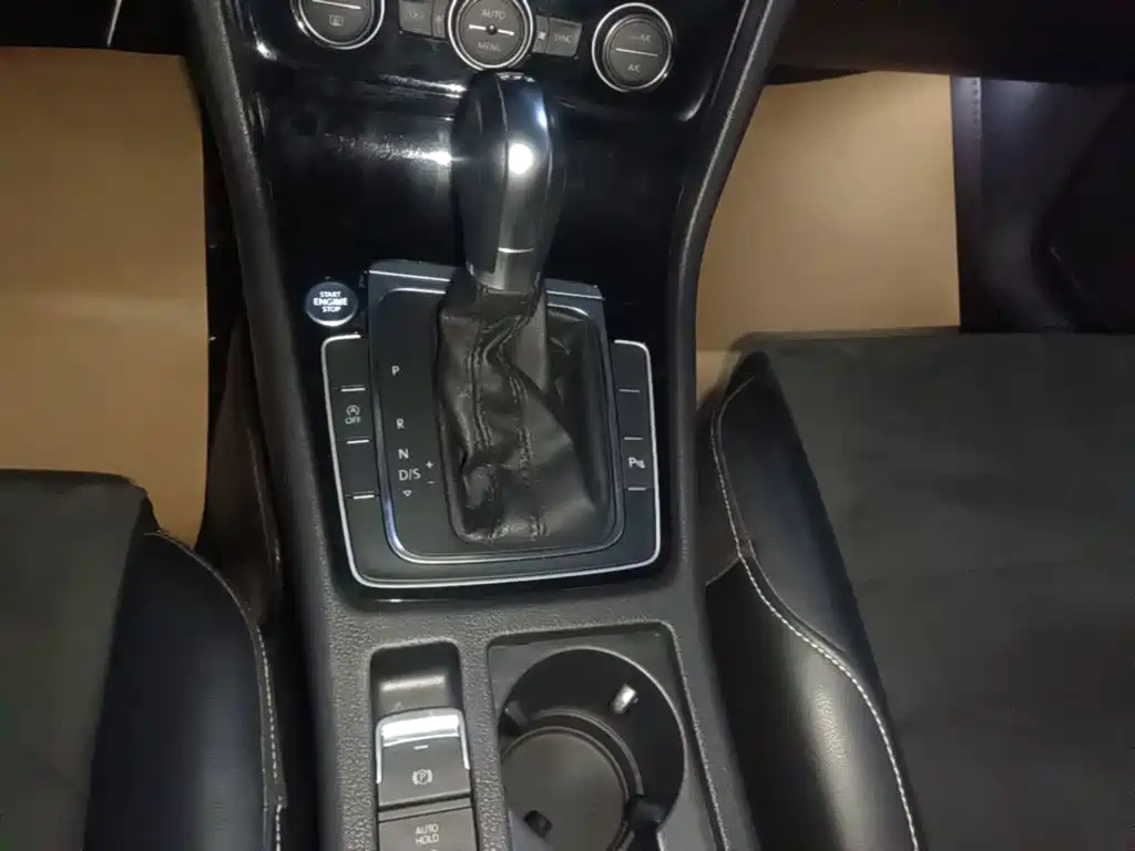 Volkswagen Golf — миниатюра 14