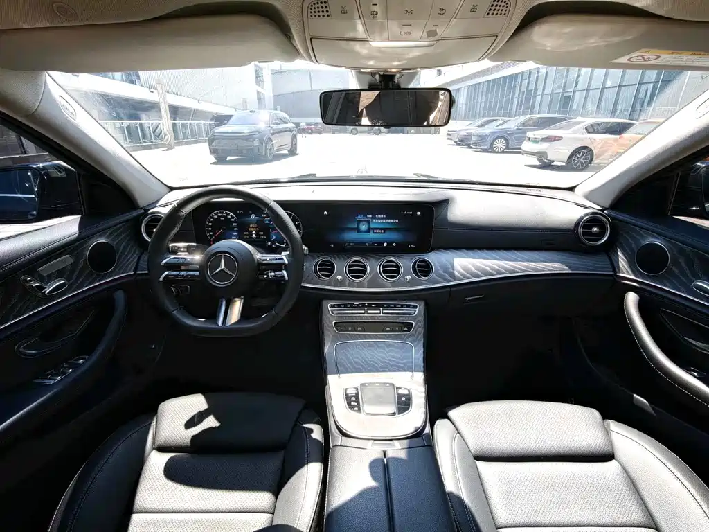 Mercedes-Benz E-Class — миниатюра 6