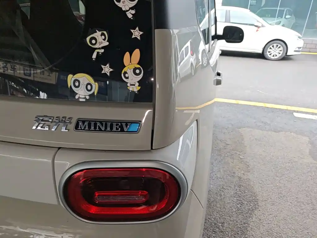 Wuling MINIEV — миниатюра 8