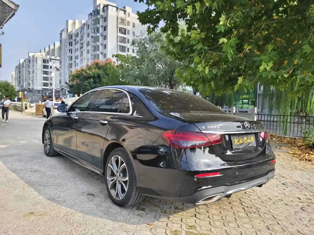 Mercedes-Benz E-Class — миниатюра 5