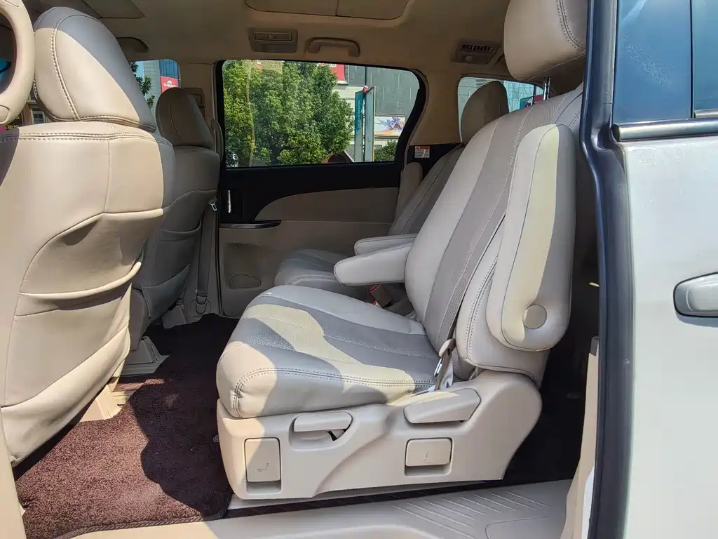 Toyota Previa — миниатюра 9