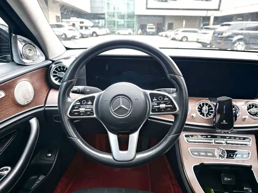 Mercedes-Benz E-Class — миниатюра 4
