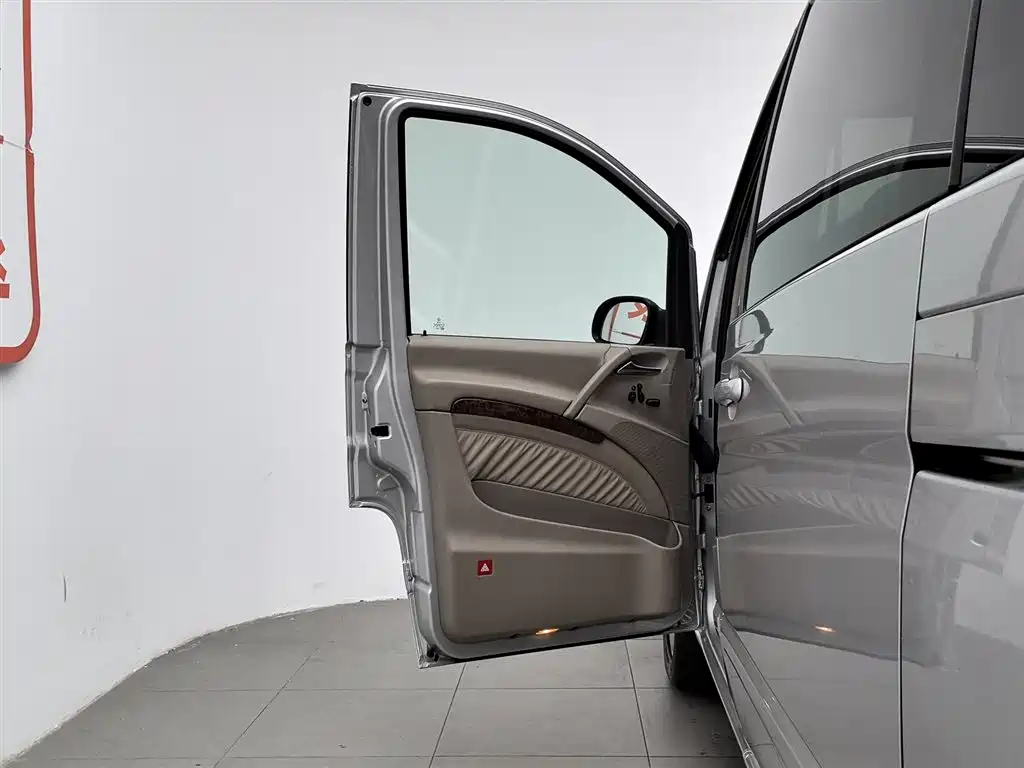 Mercedes-Benz Viano 2010 2.5L Luxury