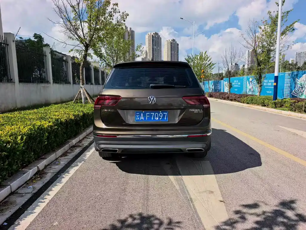 Volkswagen Tiguan L — миниатюра 2