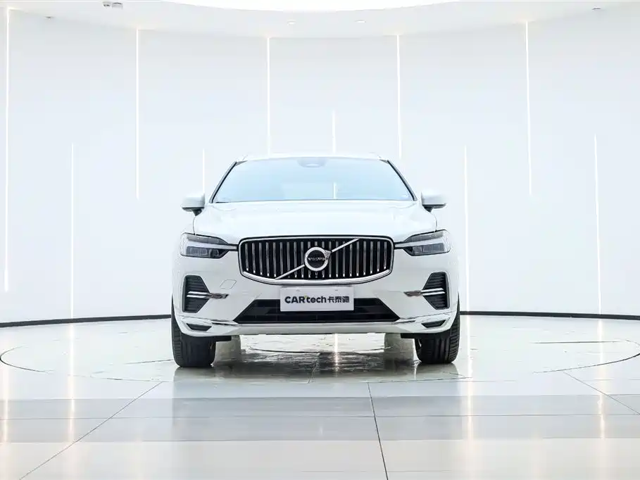 Volvo XC60 2025 B5 Luxury