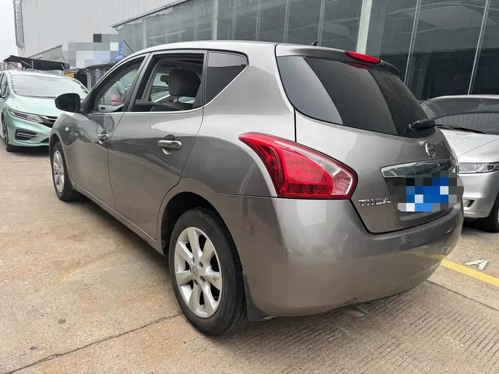 Nissan Tiida — миниатюра 12