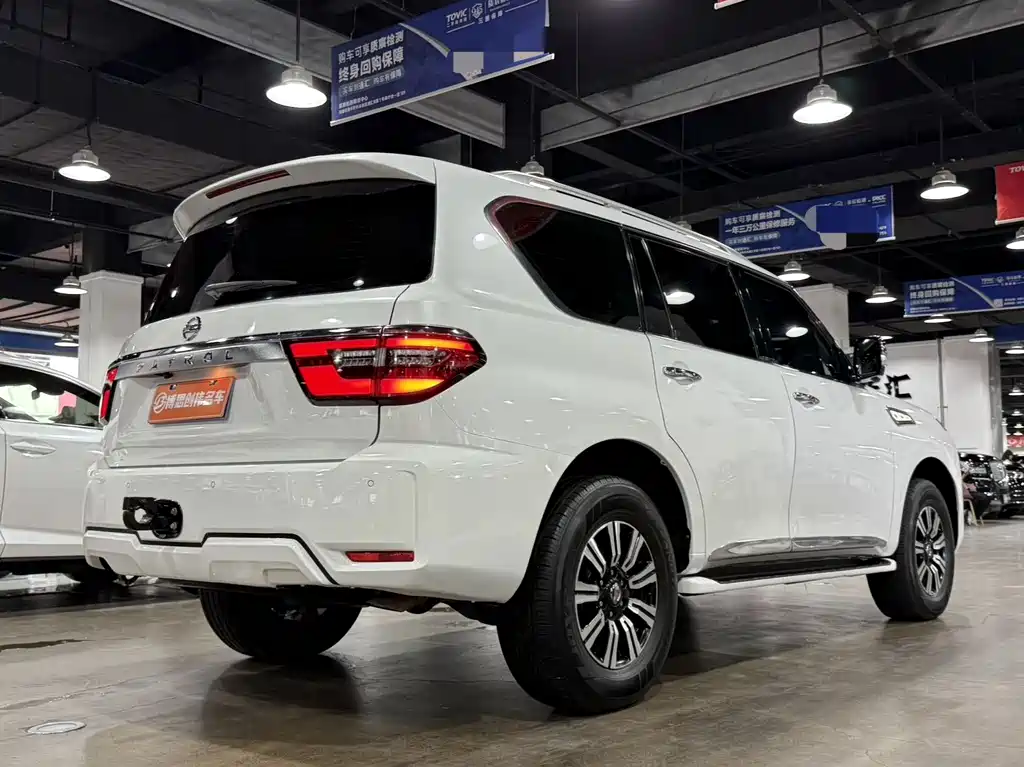 Nissan Patrol — миниатюра 9
