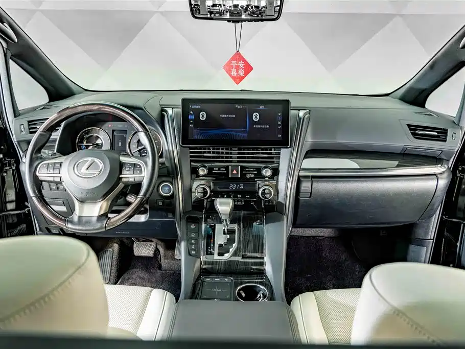 Lexus LM — миниатюра 13