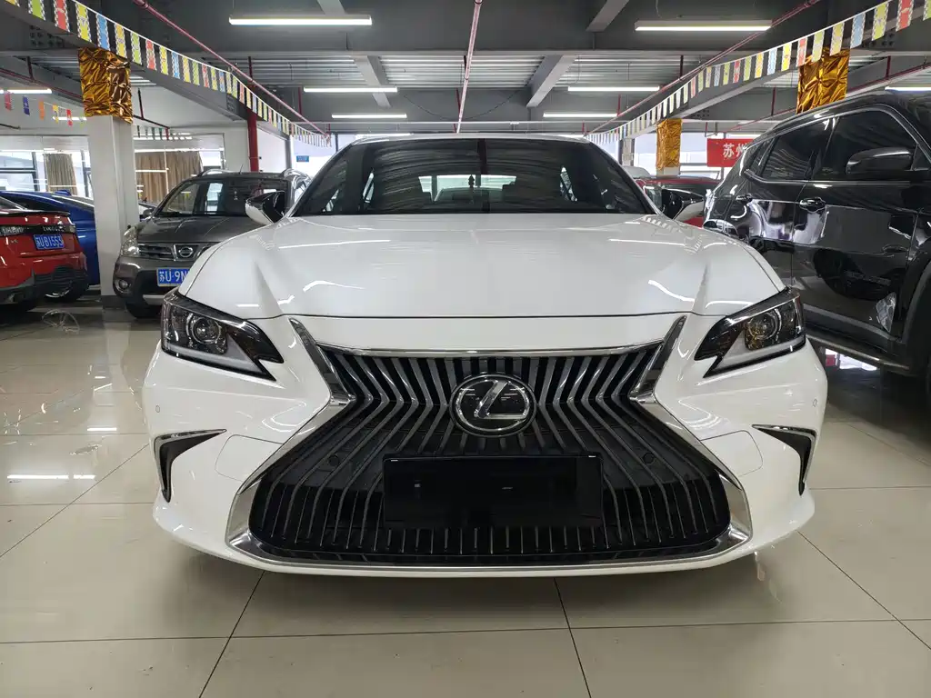 Lexus ES 2018 200 V