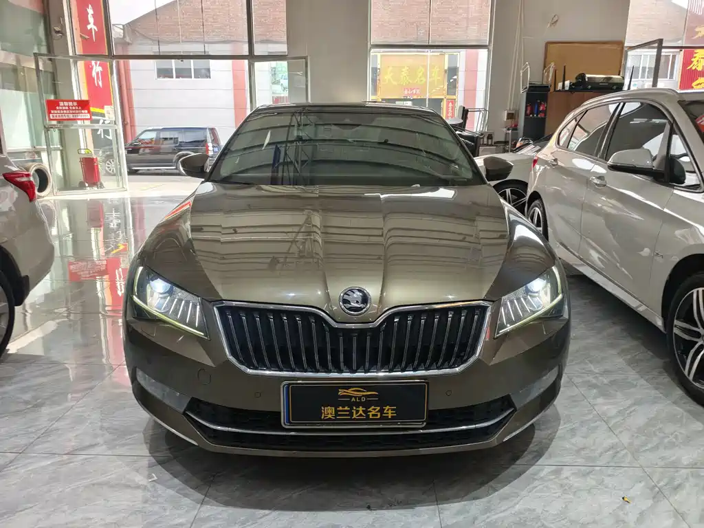 Skoda Superb — миниатюра 2