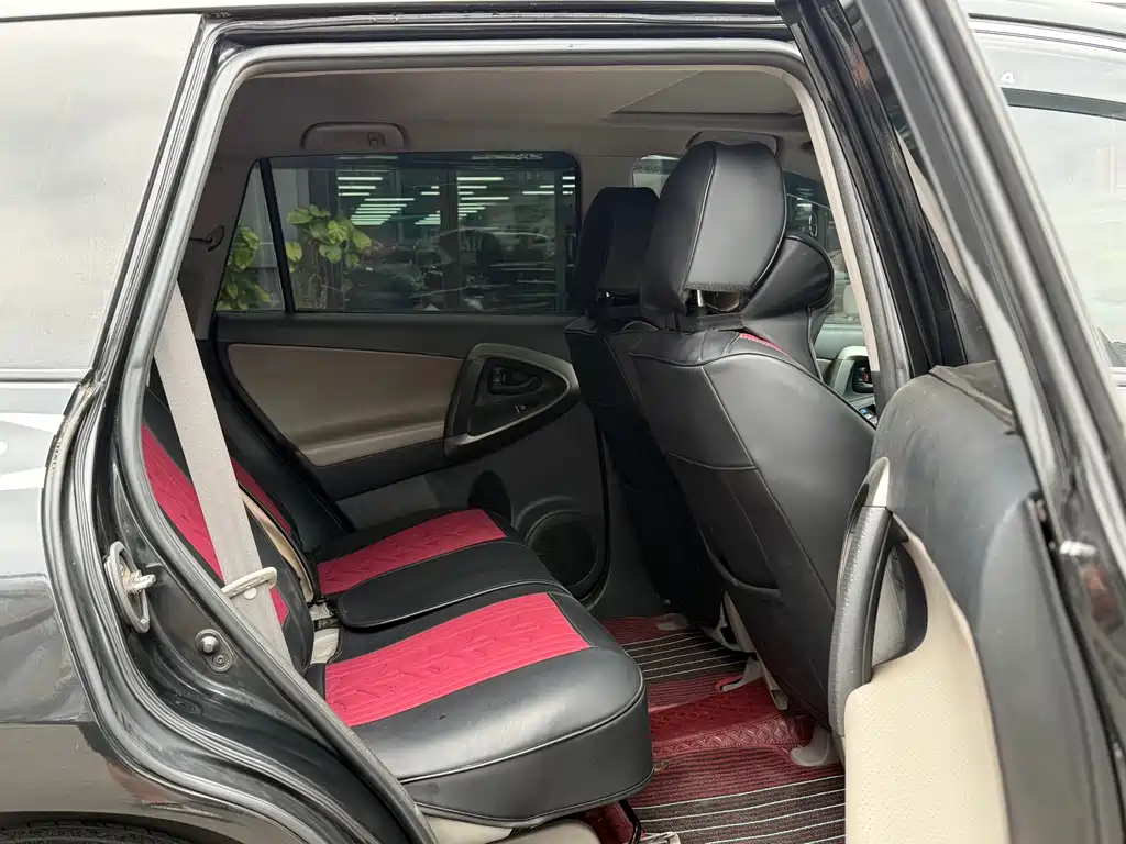 Toyota RAV4 2011 2.0L AT Luxury